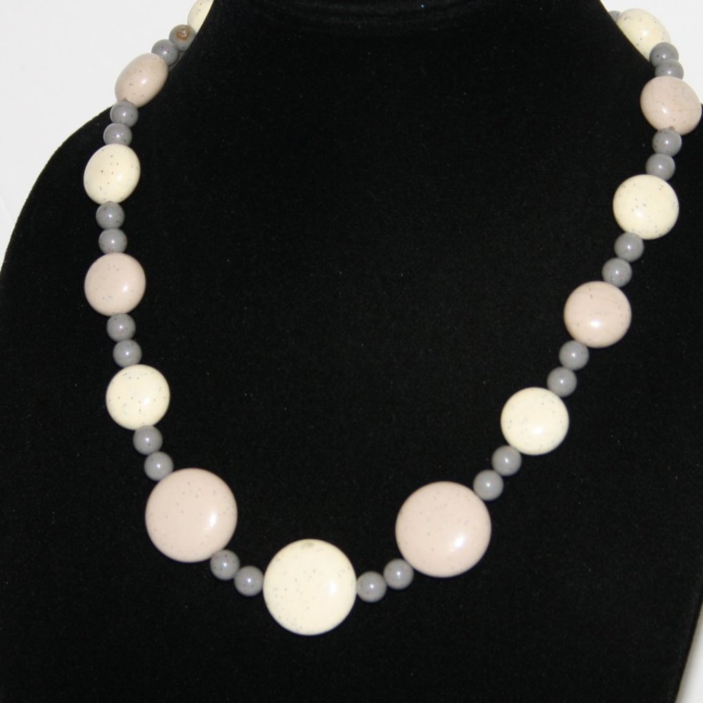 🌫️🤍 Vintage Gray & Cream Stone Necklace · 21.5" 🤍🌫️